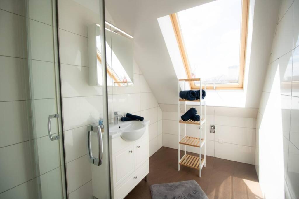 Sunny & Cozy Penthouse With Balcony L Dg4'14 Apartment Wien Ngoại thất bức ảnh
