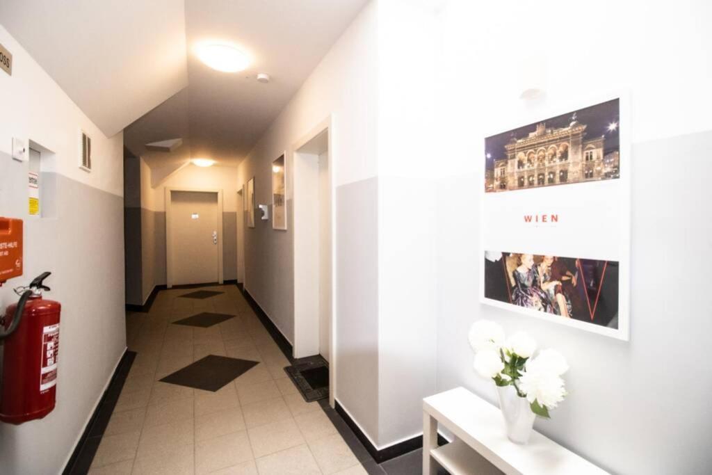 Sunny & Cozy Penthouse With Balcony L Dg4'14 Apartment Wien Ngoại thất bức ảnh