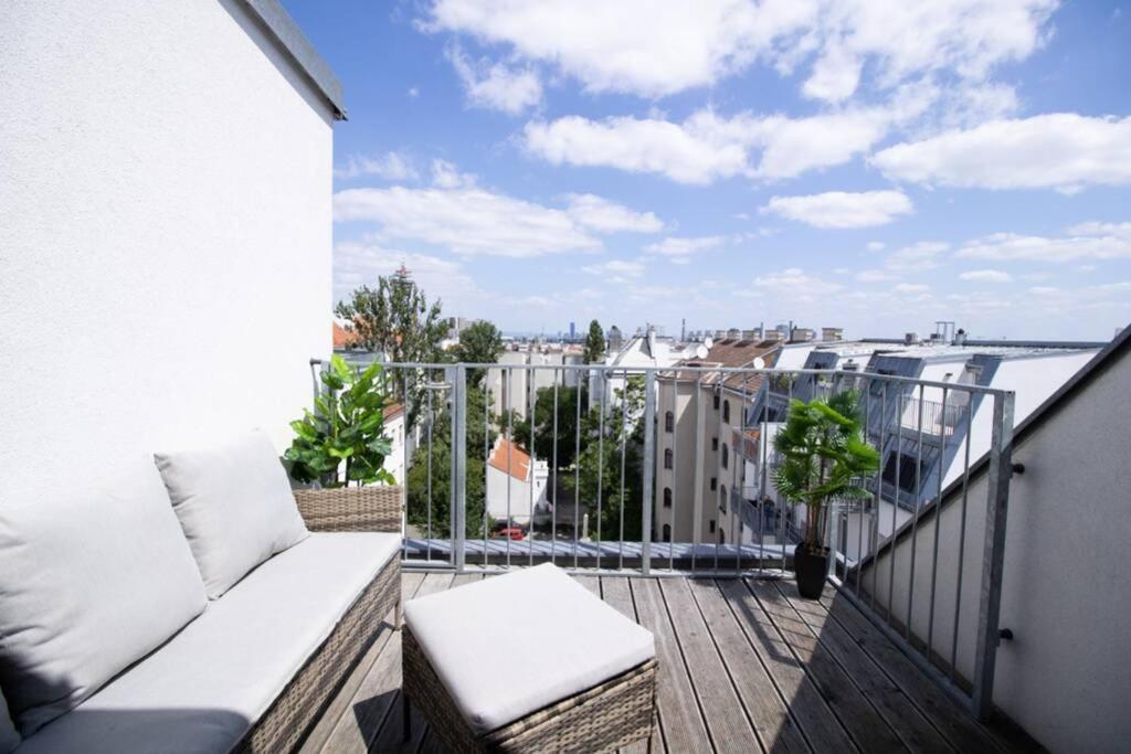 Sunny & Cozy Penthouse With Balcony L Dg4'14 Apartment Wien Ngoại thất bức ảnh