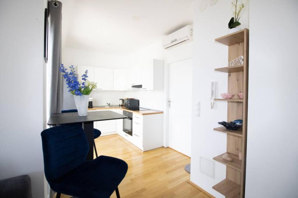 Sunny & Cozy Penthouse With Balcony L Dg4'14 Apartment Wien Ngoại thất bức ảnh